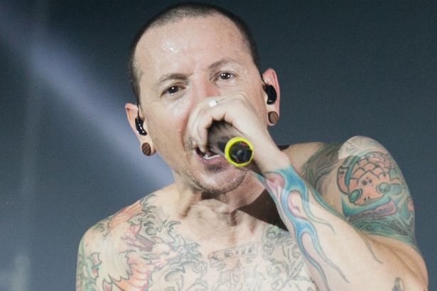 Chester Bennington của Linkin Park tự tử vào đúng sinh nhật của người bạn vừa mất 2 tháng trước - Ảnh 1.