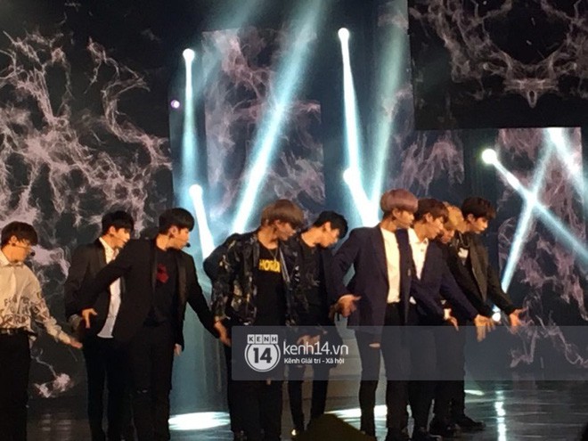 Wanna One đốt ch&aacute;y s&acirc;n khấu với 2 bản hit, fan ngỡ ng&agrave;ng: Sao &iacute;t qu&aacute; vậy? - Ảnh 4.