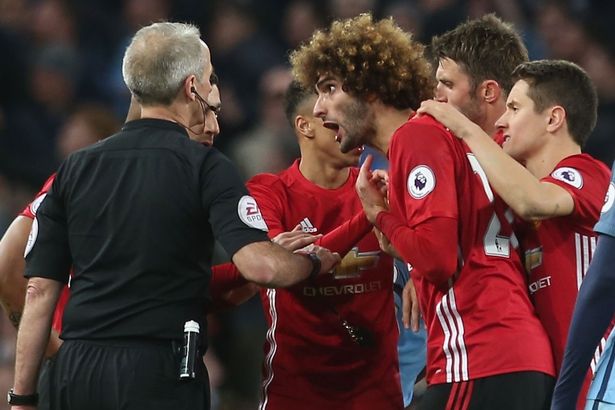 Mourinho ám chỉ Aguero diễn kịch, đưa Fellaini vào bẫy - Ảnh 2.