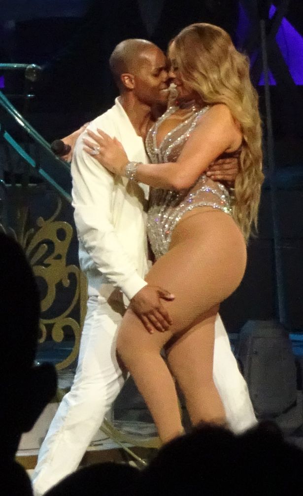 Photoshop lộ liễu làm mất bụng to đùi mỡ, Mariah Carey bị cư dân mạng chê cười - Ảnh 4.