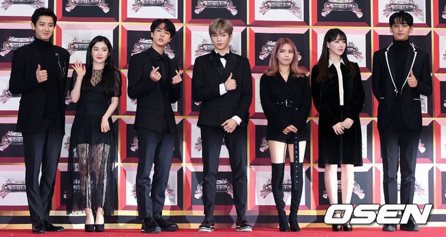 Thảm đỏ KBS Gayo Daejun: Gương mặt đẹp trai nhất thế giới thi diễn sâu bên EXO, Wanna One, Joy và Umji đọ sắc nữ thần - Ảnh 1.