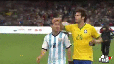 Thiên thần Kaka từng khiến Messi chạy theo truy cản cũng không thể ngăn anh ghi bàn - Ảnh 2.