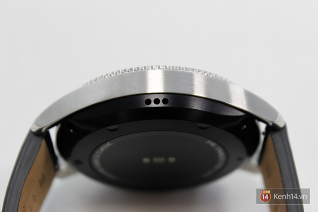 Cận cảnh smartwatch Gear S3 Classic: ngoại h&igrave;nh lịch l&atilde;m, pin tr&acirc;u hơn v&agrave; nhiều t&iacute;nh năng hữu &iacute;ch - Ảnh 4.