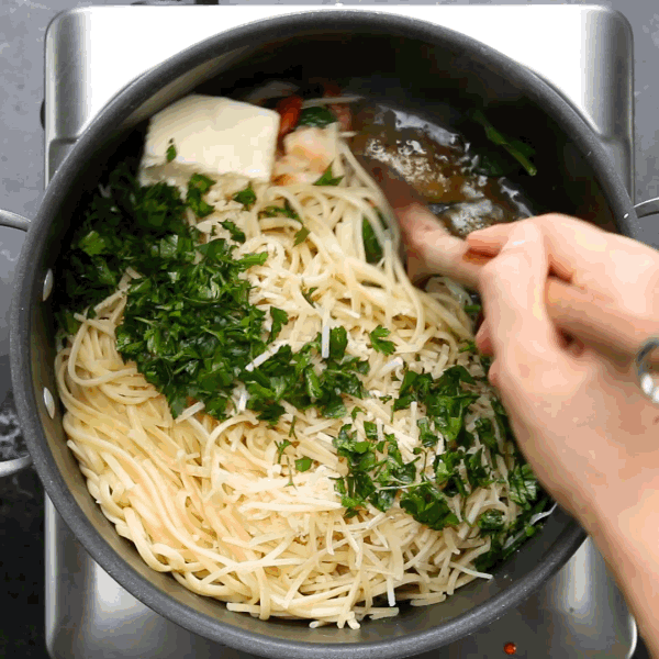 Nhân ngày Quốc tế mỳ Ý: 10 khoảnh khắc chắc chắn sẽ khiến bạn tan chảy - Ảnh 17.