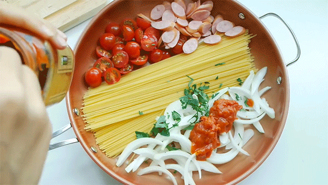 Nhân ngày Quốc tế mỳ Ý: 10 khoảnh khắc chắc chắn sẽ khiến bạn tan chảy - Ảnh 1.