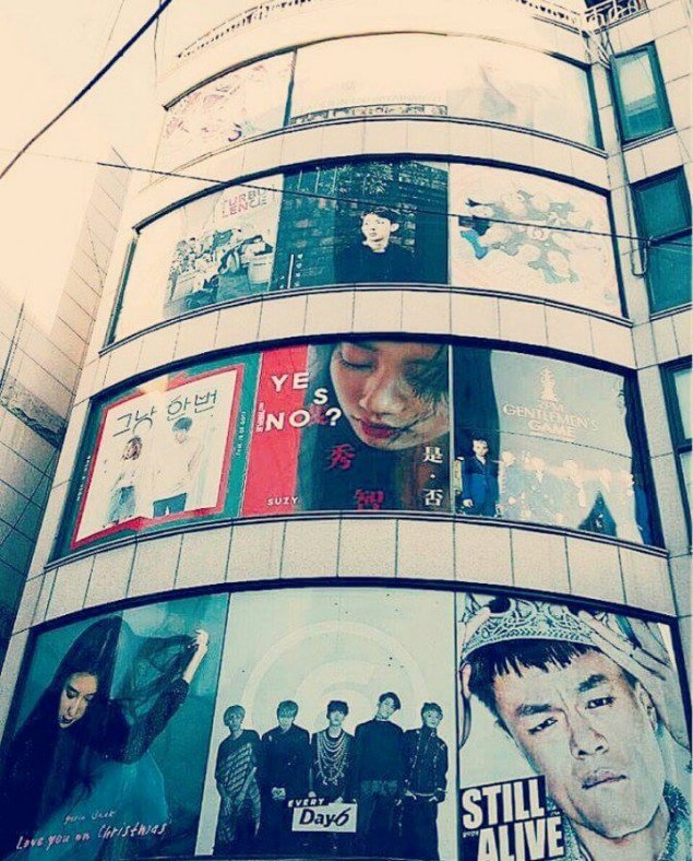 Hình ảnh solo của Suzy bất ngờ thay thế cho poster Miss A tại trụ sở JYP - Ảnh 2.