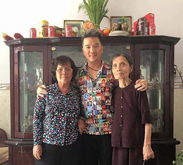 Sau ánh đèn sân khấu, vẫn đó những sao Việt đang “nai lưng” từng ngày trả nợ cho gia đình! - Ảnh 5.