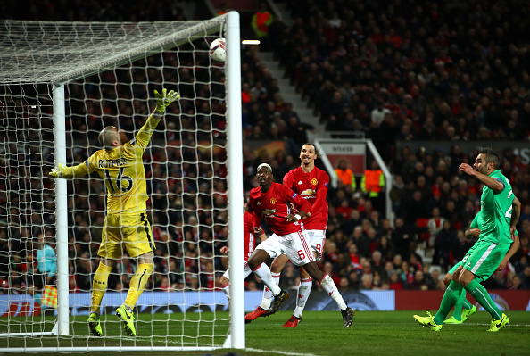 Ibrahimovic lập hat-trick, Man Utd  thắng tưng bừng tại Europa League - Ảnh 11.