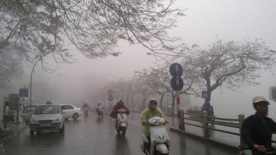 Ngày đầu nghỉ Tết Dương lịch, Hà Nội mưa rét 12 độ C - Ảnh 1.