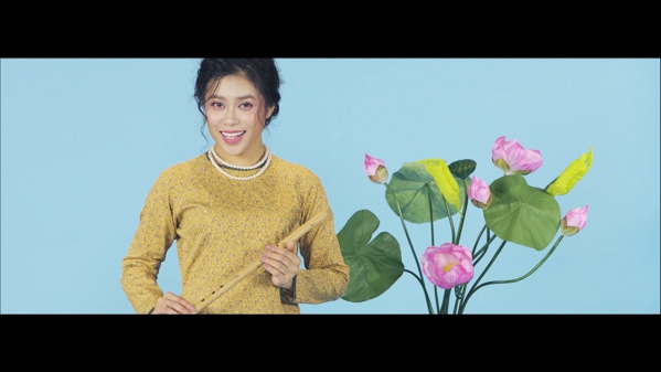 Thỉnh thoảng, âm nhạc Việt Nam lại xuất hiện những MV vừa đặc sắc mà lại vừa khó hiểu thế này - Ảnh 2.