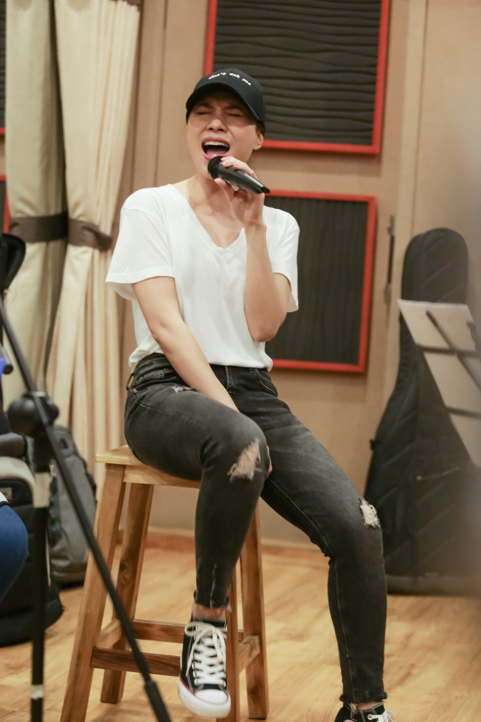 Mỹ Tâm ráo riết tập luyện cho showcase tại phố đi bộ Hà Nội, hạnh phúc vì Tâm 9 phá kỉ lục của Yesterday & Now - Ảnh 7. Mỹ Tâm ráo riết tập luyện cho showcase tại phố đi bộ Hà Nội, hạnh phúc vì Tâm 9 phá kỉ lục của Yesterday & Now - Ảnh 7.