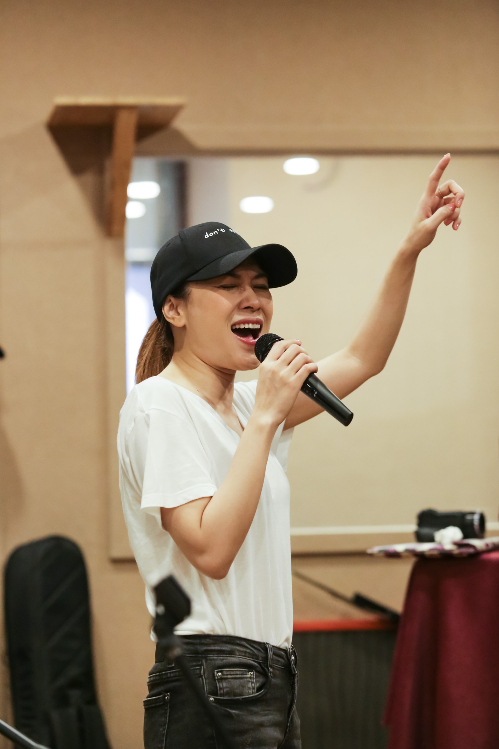 Mỹ Tâm ráo riết tập luyện cho showcase tại phố đi bộ Hà Nội, hạnh phúc vì Tâm 9 phá kỉ lục của Yesterday & Now - Ảnh 6. Mỹ Tâm ráo riết tập luyện cho showcase tại phố đi bộ Hà Nội, hạnh phúc vì Tâm 9 phá kỉ lục của Yesterday & Now - Ảnh 6.