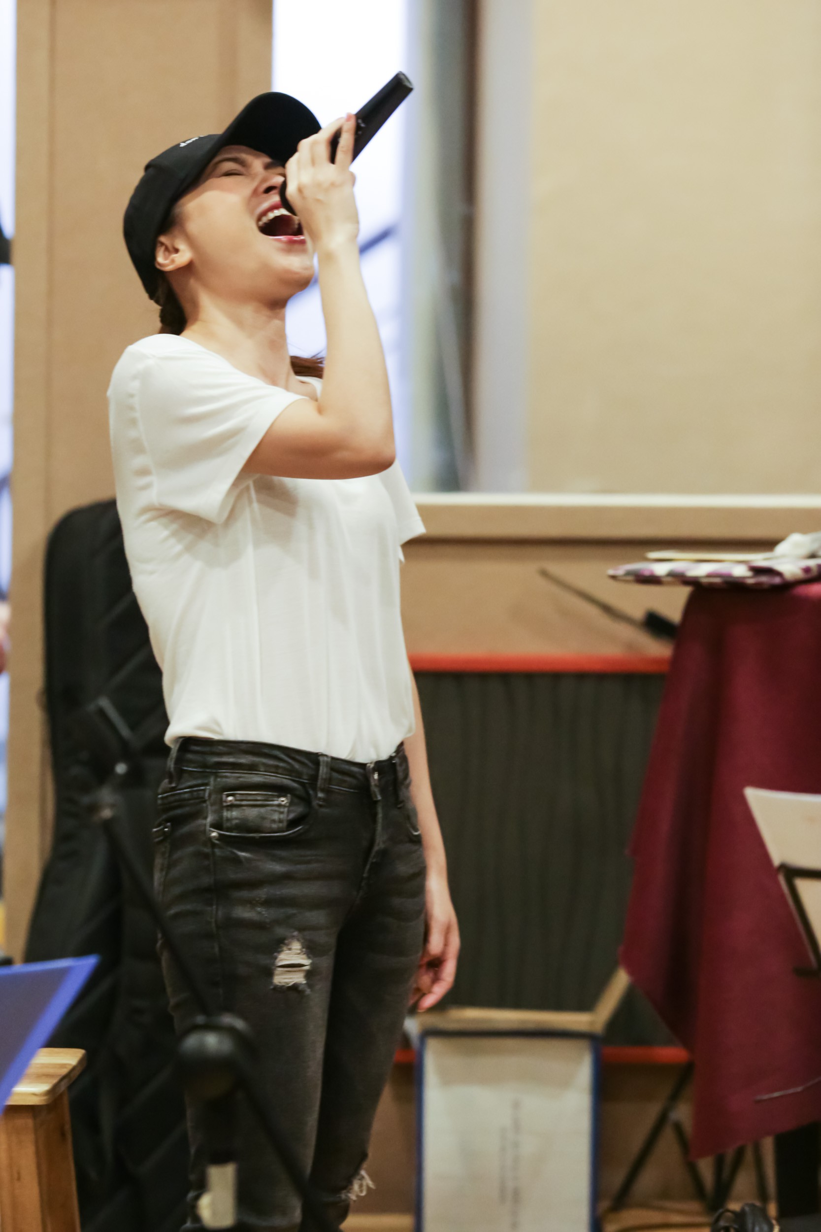 Mỹ Tâm ráo riết tập luyện cho showcase tại phố đi bộ Hà Nội, hạnh phúc vì Tâm 9 phá kỉ lục của Yesterday & Now - Ảnh 5. Mỹ Tâm ráo riết tập luyện cho showcase tại phố đi bộ Hà Nội, hạnh phúc vì Tâm 9 phá kỉ lục của Yesterday & Now - Ảnh 5.