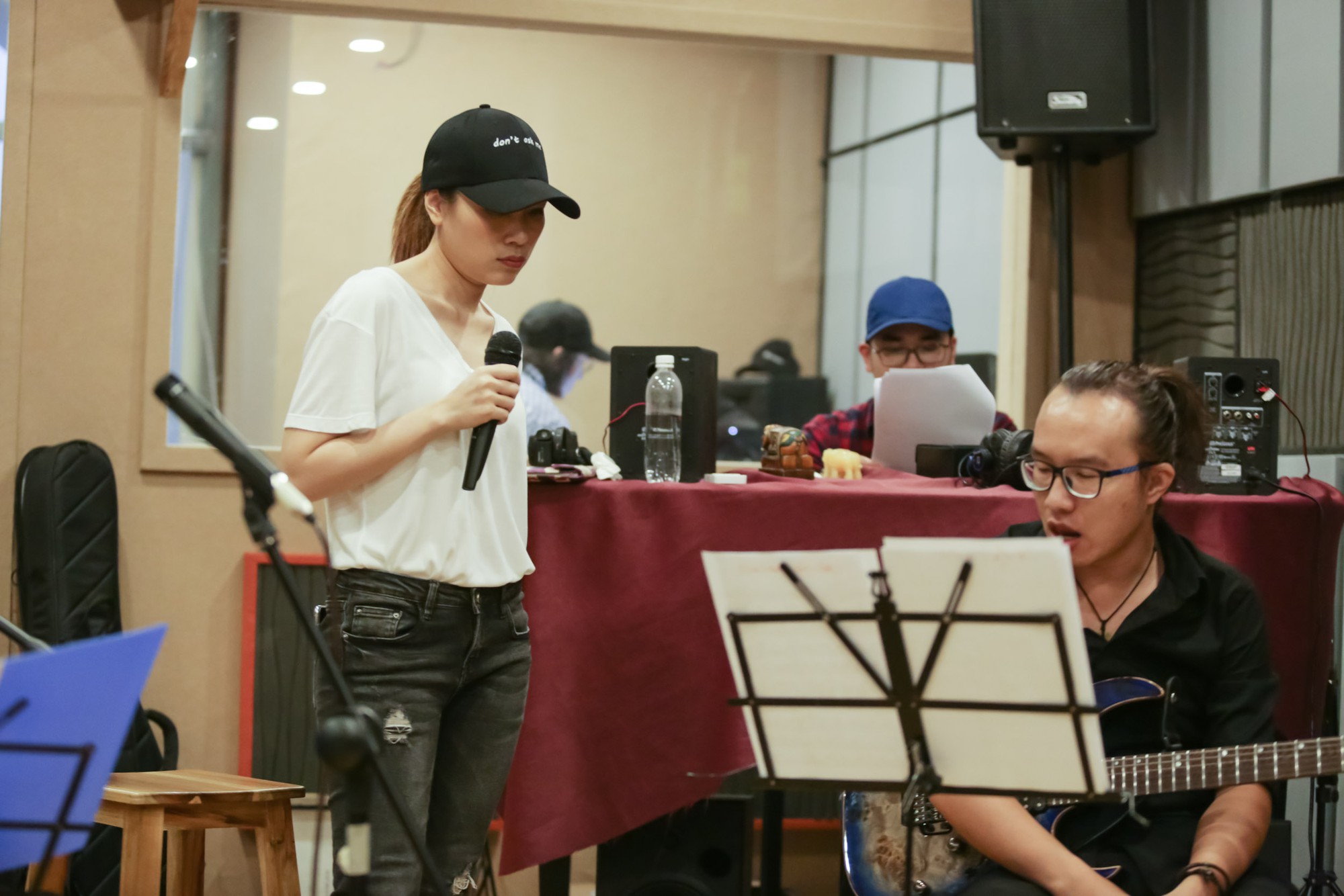 Mỹ Tâm ráo riết tập luyện cho showcase tại phố đi bộ Hà Nội, hạnh phúc vì Tâm 9 phá kỉ lục của Yesterday & Now - Ảnh 4. Mỹ Tâm ráo riết tập luyện cho showcase tại phố đi bộ Hà Nội, hạnh phúc vì Tâm 9 phá kỉ lục của Yesterday & Now - Ảnh 4.