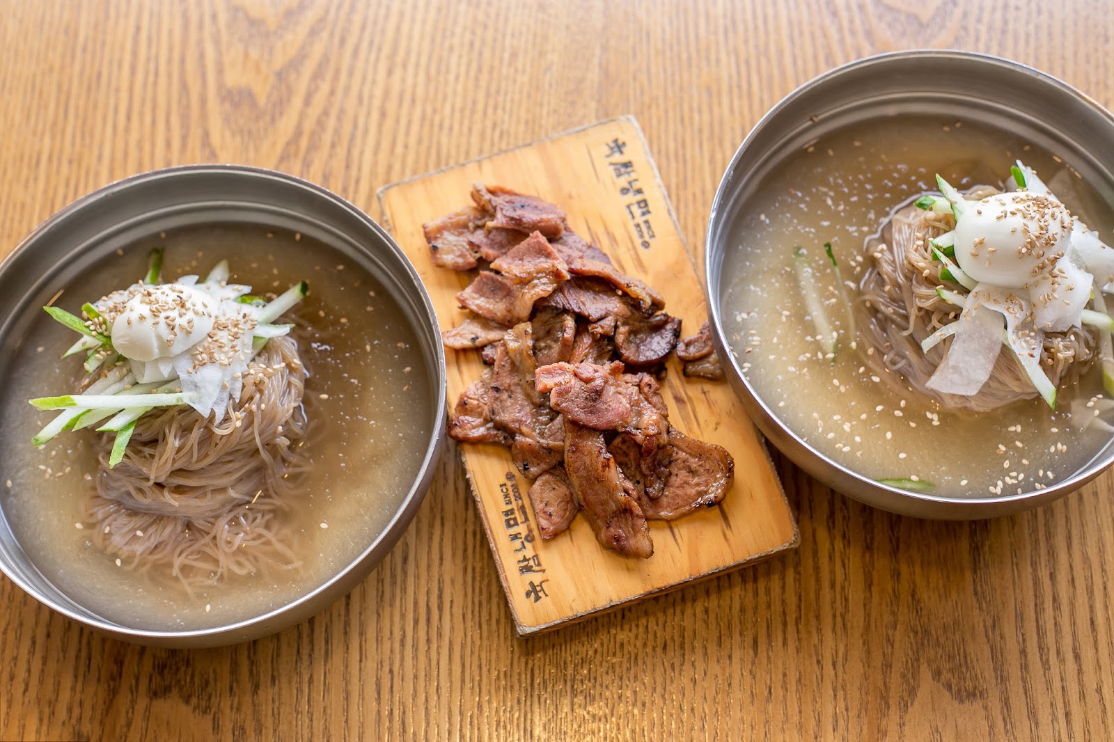 Cẩm nang thưởng thức m&igrave; lạnh đ&uacute;ng chất người H&agrave;n m&agrave; kh&ocirc;ng phải ai cũng biết - Ảnh 1.