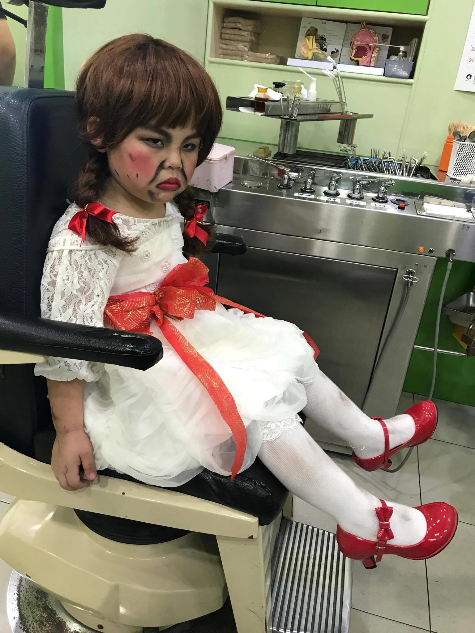 Khi Annabelle mọc râu và phải đi khám bệnh ngay sau bữa tiệc Halloween cùng các bạn - Ảnh 4. Khi Annabelle mọc râu và phải đi khám bệnh ngay sau bữa tiệc Halloween cùng các bạn - Ảnh 4.