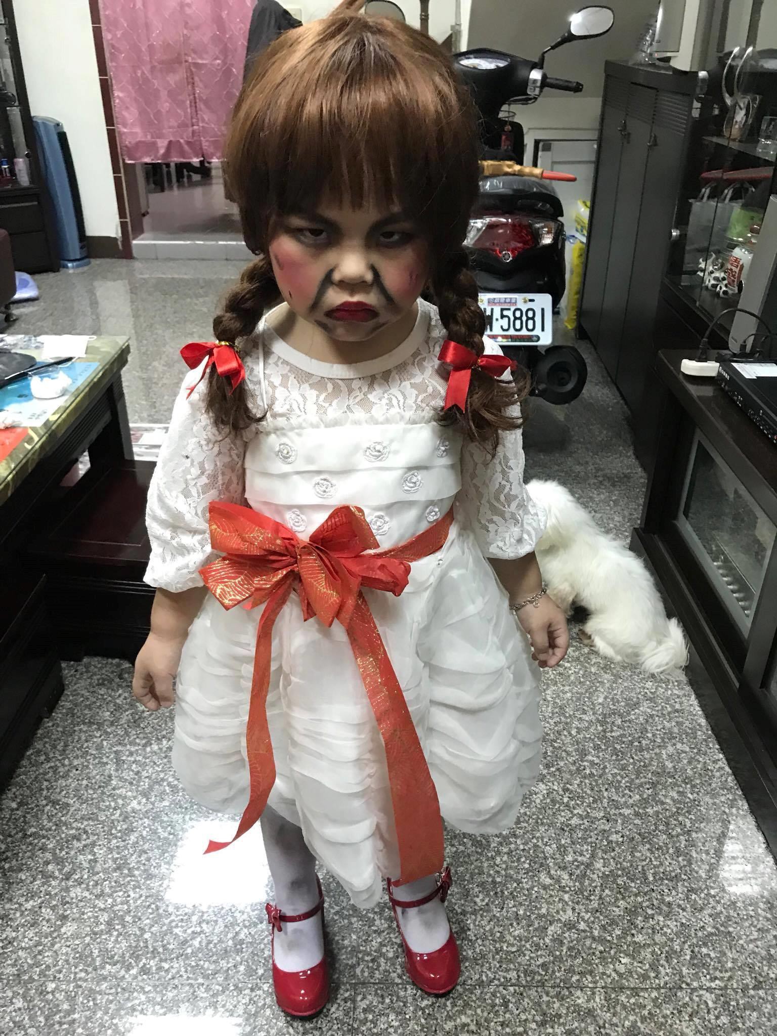 Khi Annabelle mọc râu và phải đi khám bệnh ngay sau bữa tiệc Halloween cùng các bạn - Ảnh 1. Khi Annabelle mọc râu và phải đi khám bệnh ngay sau bữa tiệc Halloween cùng các bạn - Ảnh 1.