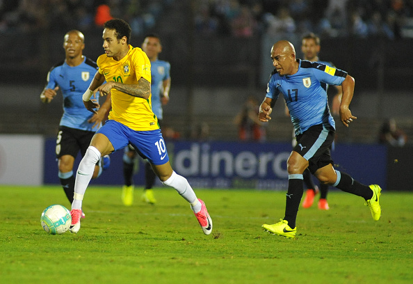 Sao Brazil chơi bóng ở Trung Quốc lập hat-trick vào lưới Uruguay - Ảnh 14.