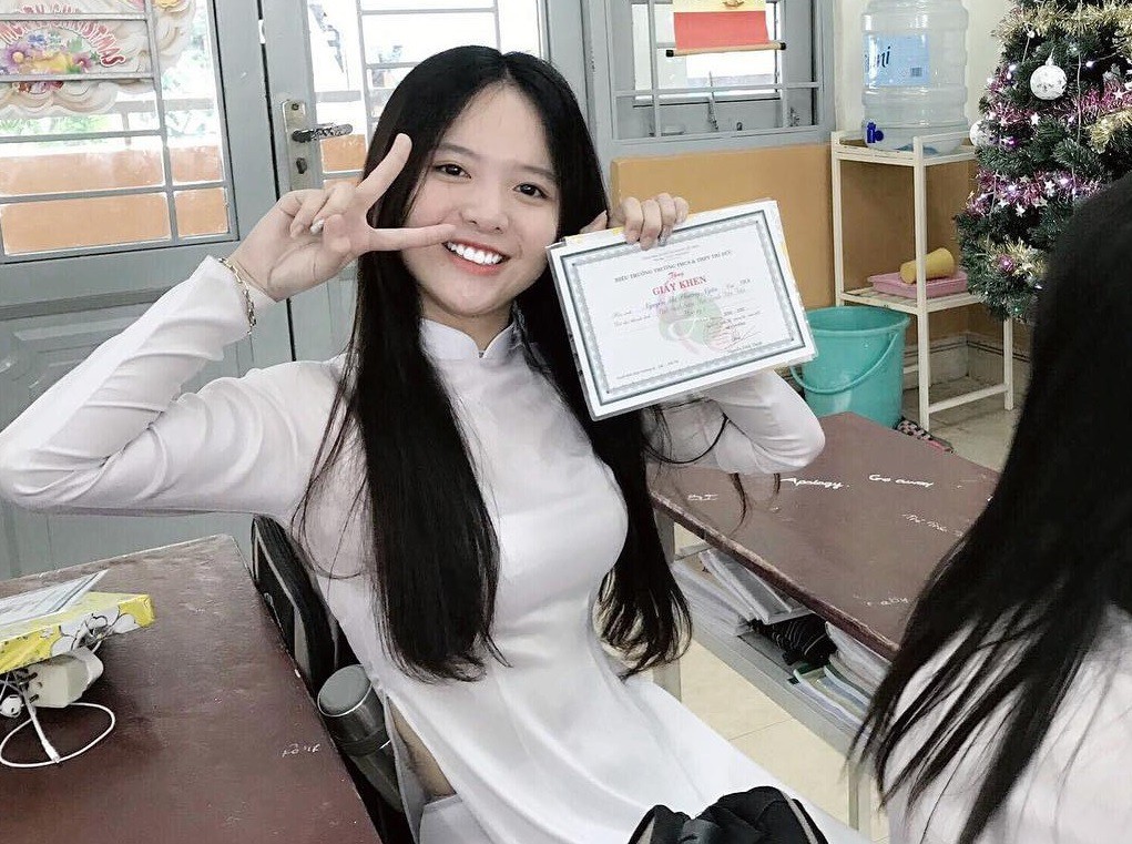 ĐH Hoa Sen lại sáng nhất hôm nay với nữ sinh có nụ cười đẹp khó cưỡng - Ảnh 9. ĐH Hoa Sen lại sáng nhất hôm nay với nữ sinh có nụ cười đẹp khó cưỡng - Ảnh 9.