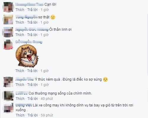 Kinh h&atilde;i cảnh xe m&aacute;y chui dưới gầm xe container để sang đường - Ảnh 2.