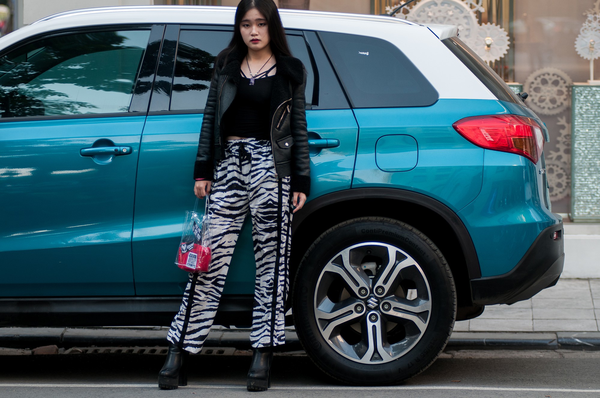 Giới trẻ Việt đón Giáng sinh với street style tràn ngập sắc màu rực rỡ và những item mốt nhất - Ảnh 10.