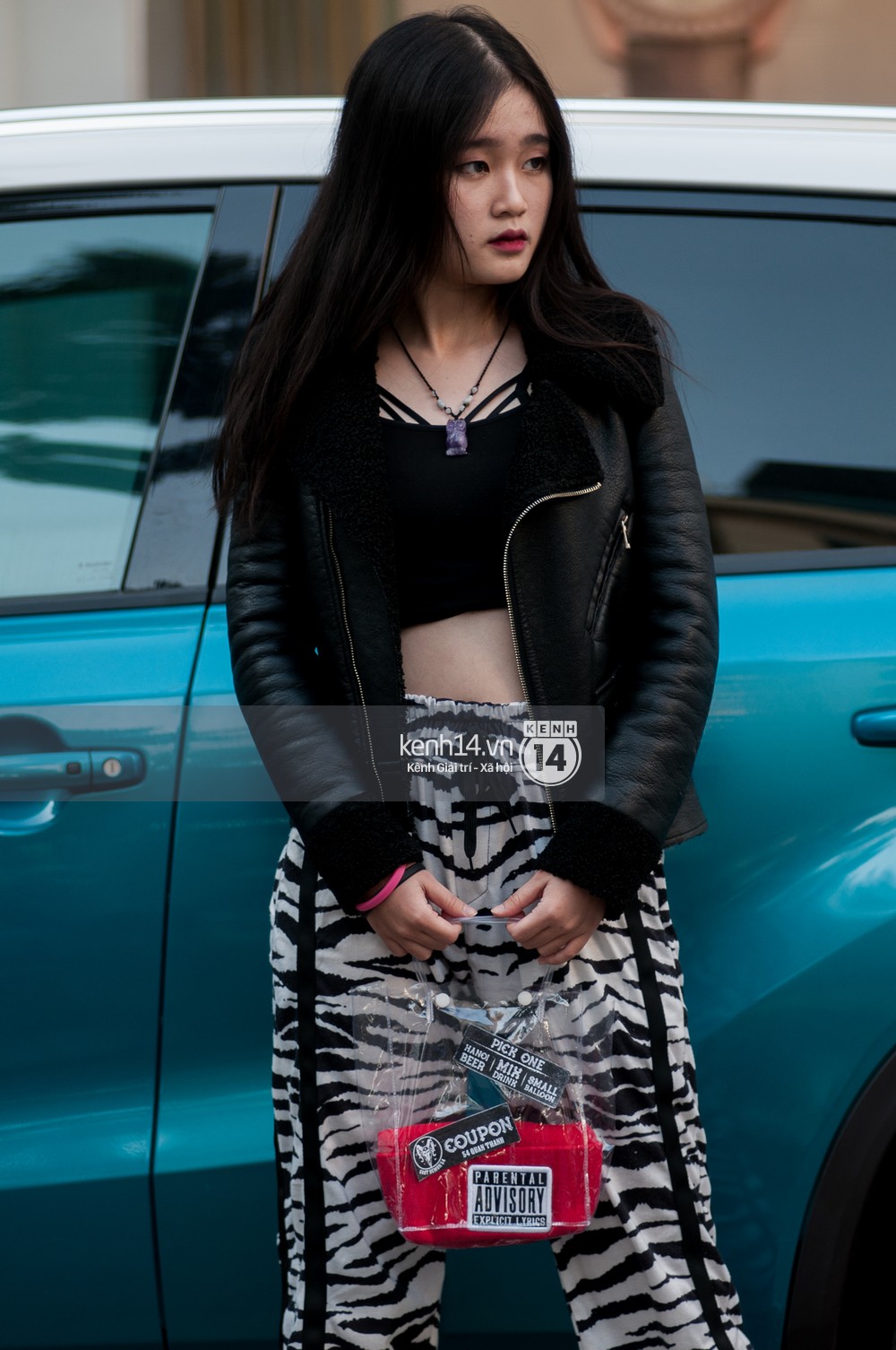 Giới trẻ Việt đón Giáng sinh với street style tràn ngập sắc màu rực rỡ và những item mốt nhất - Ảnh 11.