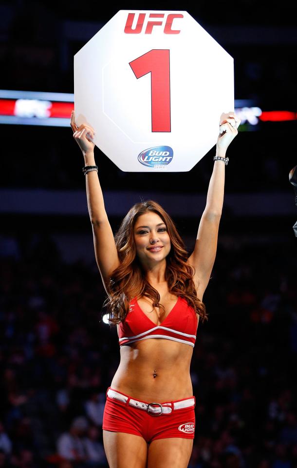 Gặp gỡ Celeste - Ring girl nổi tiếng xinh đẹp nhưng không não phẳng - Ảnh 3.