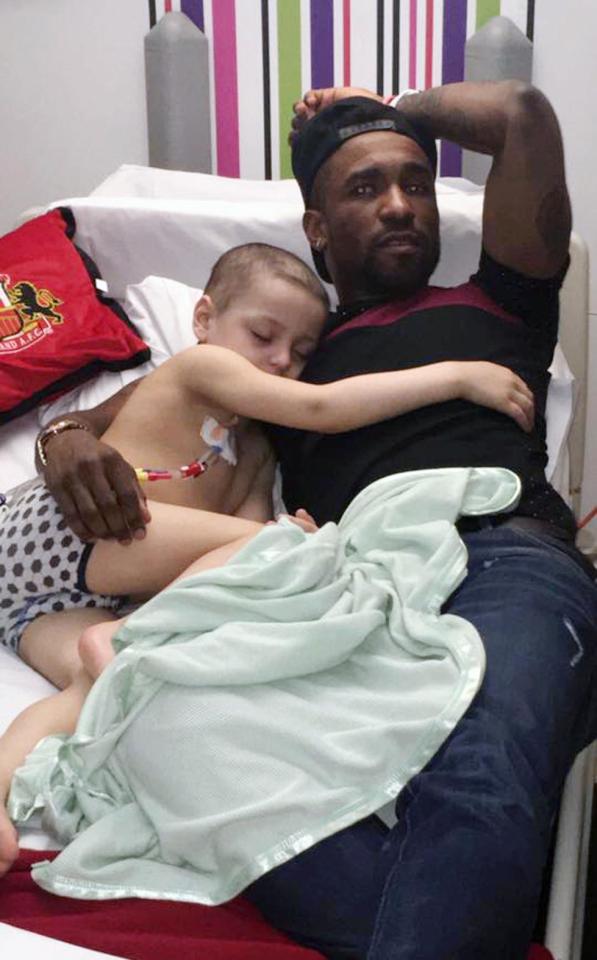 Cậu b&eacute; ung thư 6 tuổi, người bạn th&acirc;n của Jermain Defoe đ&atilde; qua đời - Ảnh 5.