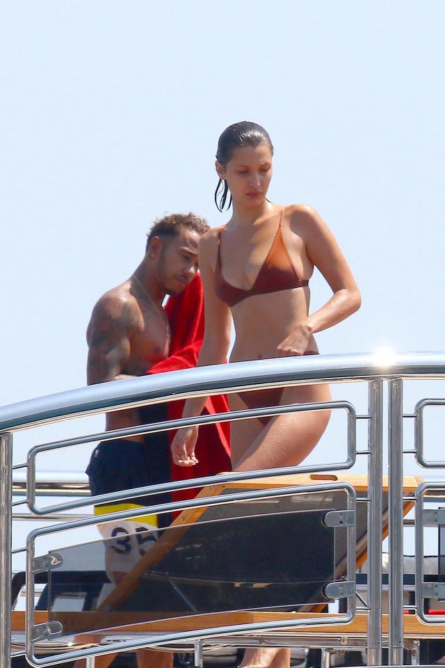 Si&ecirc;u mẫu Bella Hadid lướt du thuyền c&ugrave;ng si&ecirc;u sao F1 Lewis Hamilton - Ảnh 1.