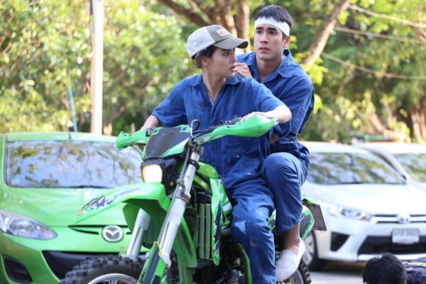 Nam thần Thái Lan Nadech hoá quý cô ẻo lả khiến fan cười té ghế - Ảnh 16.