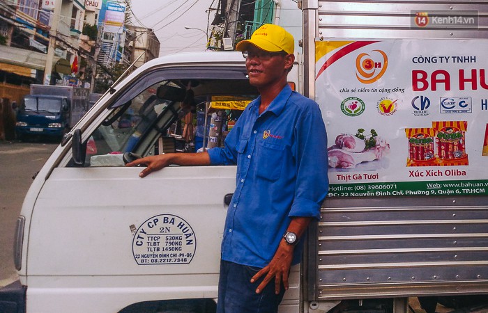 Tài xế lái xe tải tông sập cửa nhà đang cháy để cứu người ở Sài Gòn: “Tôi nghĩ chỉ còn cách đó mới phá được cửa” - Ảnh 2. Tài xế lái xe tải tông sập cửa nhà đang cháy để cứu người ở Sài Gòn: “Tôi nghĩ chỉ còn cách đó mới phá được cửa” - Ảnh 2.