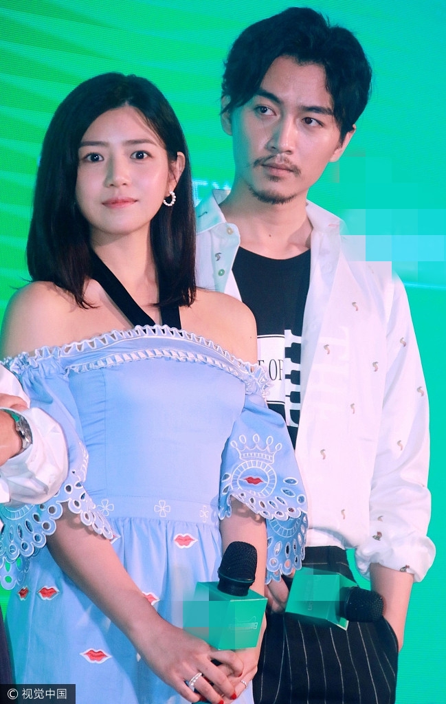 Một năm sau ngày cưới, Trần Hiểu - Trần Nghiên Hy mới chịu đứng chung sân khấu một cách tình tứ - Ảnh 5.