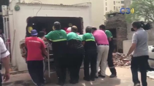 Sở hữu th&acirc;n h&igrave;nh &ldquo;qu&aacute; khổ&rdquo;, c&ocirc; n&agrave;ng phải nhờ người ph&aacute; tường để đưa đi bệnh viện phẫu thuật giảm b&eacute;o - Ảnh 3.
