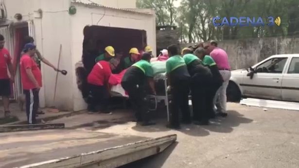 Sở hữu th&acirc;n h&igrave;nh &ldquo;qu&aacute; khổ&rdquo;, c&ocirc; n&agrave;ng phải nhờ người ph&aacute; tường để đưa đi bệnh viện phẫu thuật giảm b&eacute;o - Ảnh 1.
