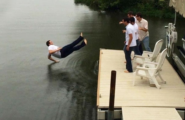 16 khoảnh khắc hết hồn được ghi lại v&agrave;o l&uacute;c gay cấn nhất - Ảnh 21.