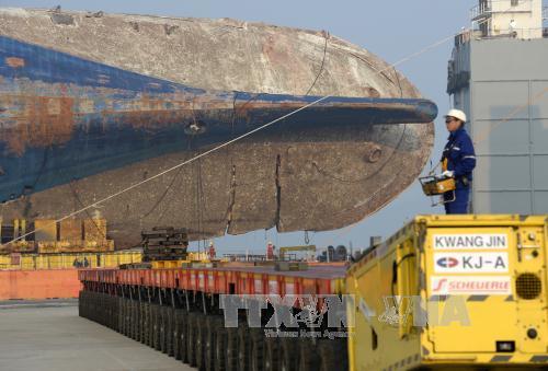 Hàn Quốc khôi phục dữ liệu điện thoại nạn nhân đắm phà Sewol - Ảnh 1.