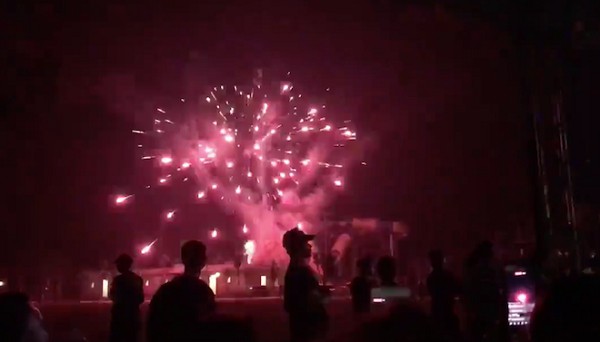 Nghệ An: Công an huyện Diễn Châu vào cuộc, xác minh việc Mường Thanh bắn pháo hoa sáng rực trời - Ảnh 3.