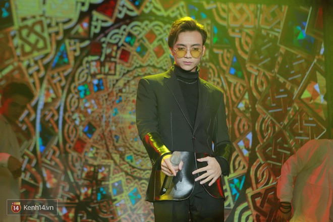 Cập nhật: Bảo Anh cởi áo khoác khoe vũ đạo nóng bỏng, Soobin khuấy động sân khấu với loạt hit remix - Ảnh 6. Cập nhật: Bảo Anh cởi áo khoác khoe vũ đạo nóng bỏng, Soobin khuấy động sân khấu với loạt hit remix - Ảnh 6.