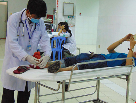 Những câu chuyện buồn ghi từ phòng cấp cứu - Ảnh 1.