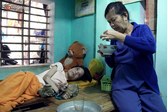 Truyện cổ t&iacute;ch c&oacute; thật về hai chị em suốt 40 năm nu&ocirc;i &ldquo;người dưng&rdquo; bị t&acirc;m thần, bại liệt - Ảnh 10.