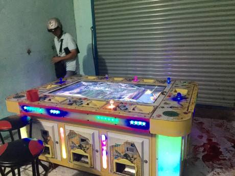 Truy s&aacute;t kinh ho&agrave;ng ở tiệm game, một người nguy kịch - Ảnh 1.