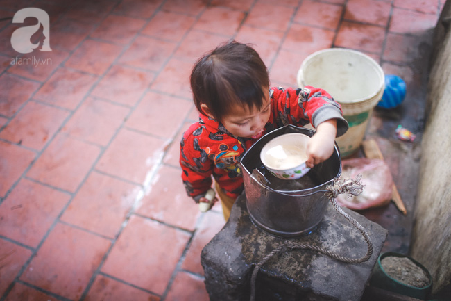 Cái Tết vắng chồng của người phụ nữ tảo tần có 14 đứa con sống giữa Hà Nội - Ảnh 2.