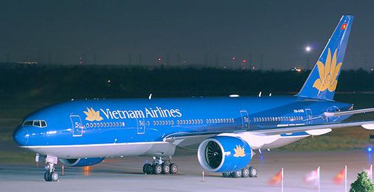 Máy bay Vietnam Airlines hạ cánh khẩn cấp cứu hành khách - Ảnh 1.