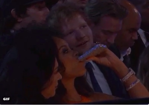 Th&aacute;i độ bất thường, Rihanna bị nghi sử dụng chất k&iacute;ch th&iacute;ch khi xem Grammy? - Ảnh 2.