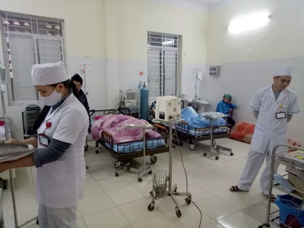 H&agrave; Giang: 81 người nhập viện nghi ngộ độc thực phẩm sau đ&aacute;m cưới - Ảnh 1.