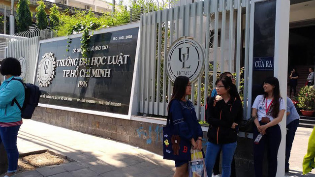 Vụ nữ sinh d&ugrave;ng s&aacute;ch photo bị kỷ luật: C&ograve;n c&aacute;i nghĩa thầy tr&ograve;, đ&acirc;u chỉ c&oacute; mỗi quan hệ mua b&aacute;n - Ảnh 2.