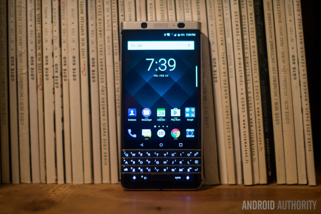 [MWC 2017] Trên tay BlackBerry KEYone - Chiếc smartphone cuối cùng do BlackBerry thiết kế - Ảnh 1.