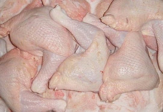 B&iacute; ẩn g&agrave; 10 ng&agrave;n/kg: Xương đen thui, thịt mục n&aacute;t - Ảnh 1.