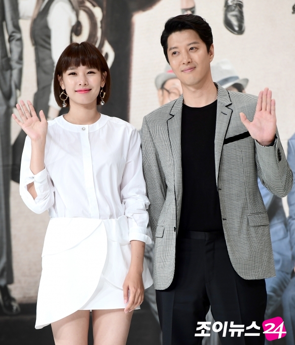 Không ngại chỉ trích, Lee Dong Gun và bạn gái mới liên tục thể hiện tình cảm công khai - Ảnh 3.