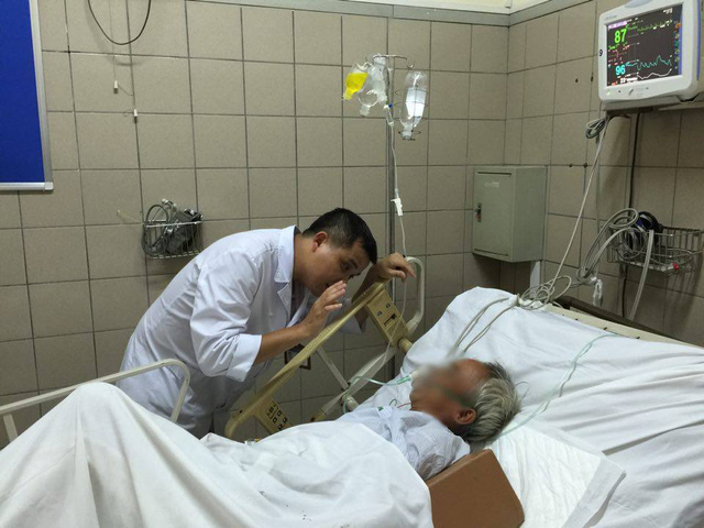 H&agrave; Nội: C&oacute; qu&aacute;n cơm b&aacute;n rượu chứa độc chất methanol gấp 2.000 lần cho ph&eacute;p - Ảnh 1.